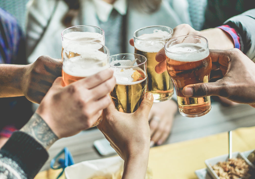Alcohol en gewichtsverlies: waarom alcohol afvallen in de weg staat